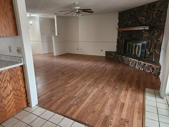 3rd image of 1002 Hamilton Dr