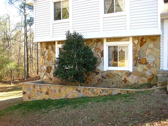 2nd image of 1545 Woodcrest Dr NE