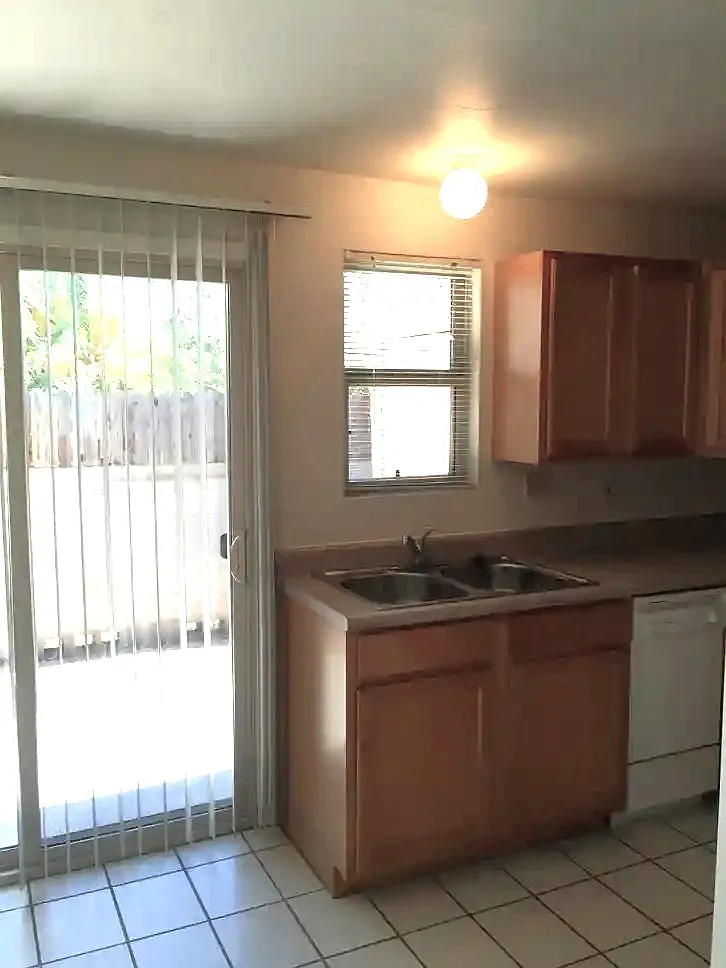 Building Photo - 1500 N Catalina Ave #2