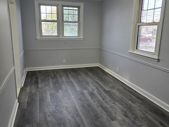 4th image of 1921 Devereaux Ave