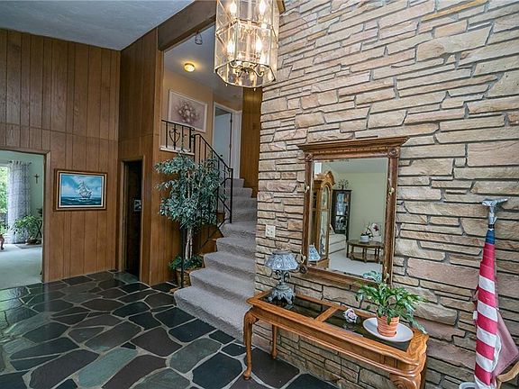 3rd image of 7836 Dogwood Ln