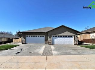 2538 Rainbow Ln #B, Redding, CA 96002