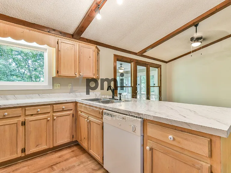 135 Beacon Hill Dr — Photo 9