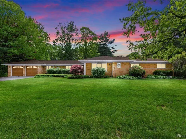 52851 Fairchild Rd, Chesterfield, MI 48051