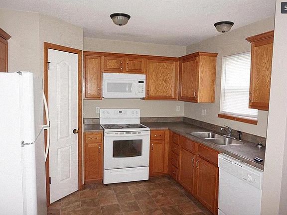 3rd image of 1607 NW Jordan Ct