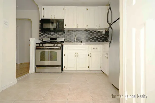 Rented by Norman Raindel, LREB | media 36