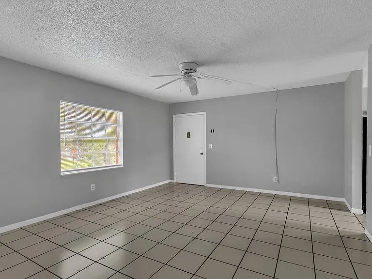 1629 W Oak Ridge Rd #D — Photo 5