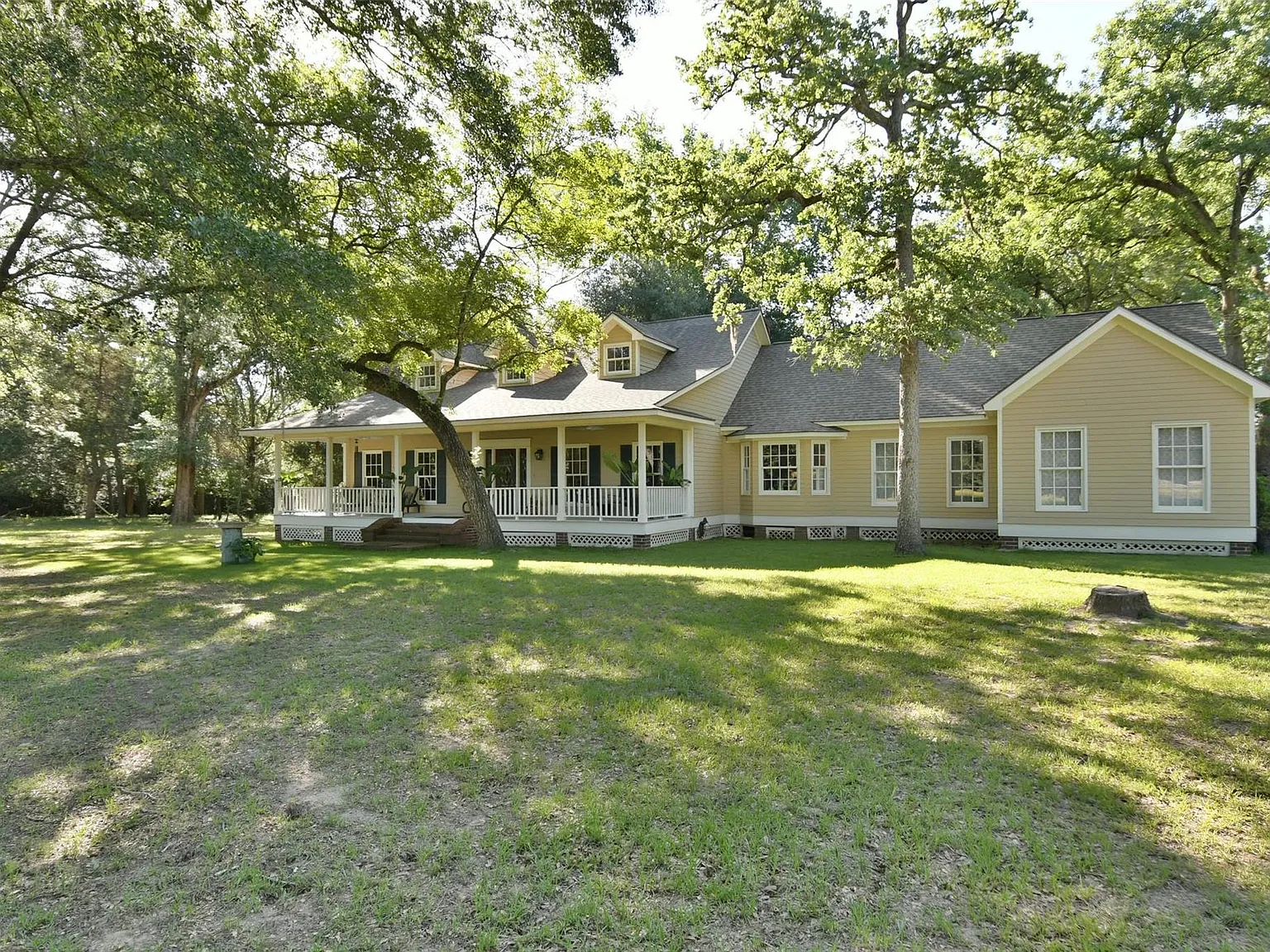 5 bed, 3.0 bath, 4072 sqft, $3,500 — Photo 3
