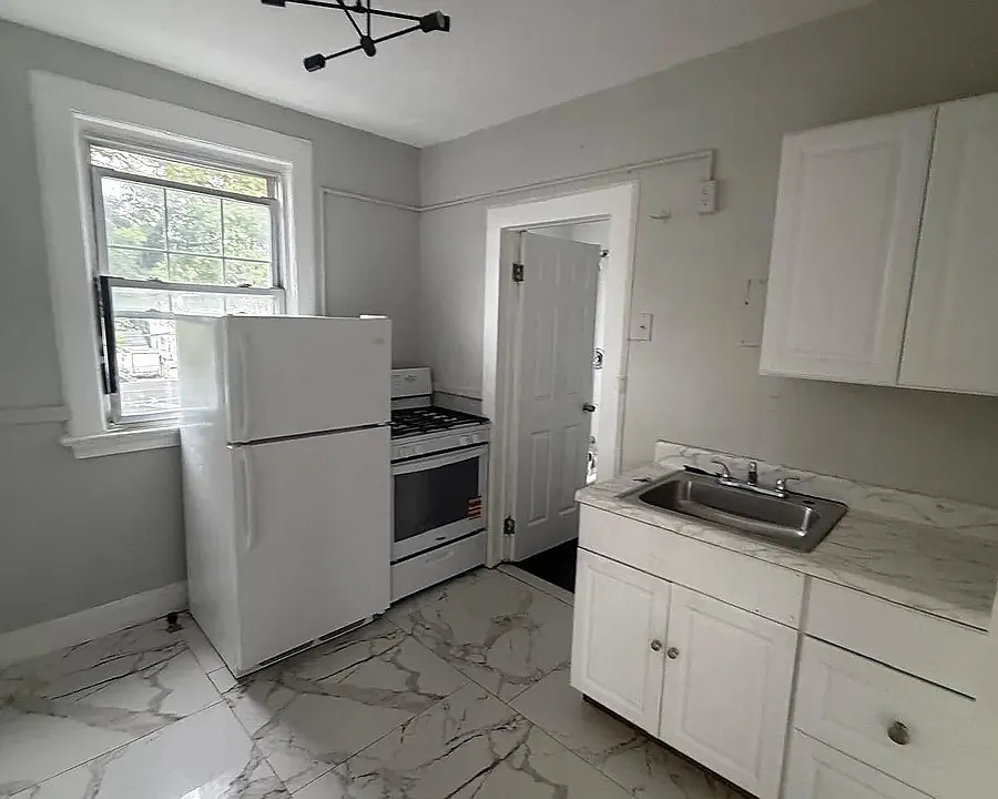 165 Brookdale Ave #G3