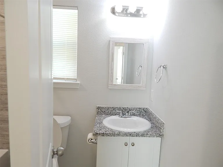 230 Northlawn — Photo 16