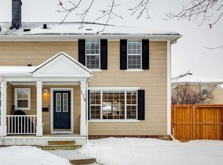 176 E Somme Mnr SW, Calgary, AB T2T6L5