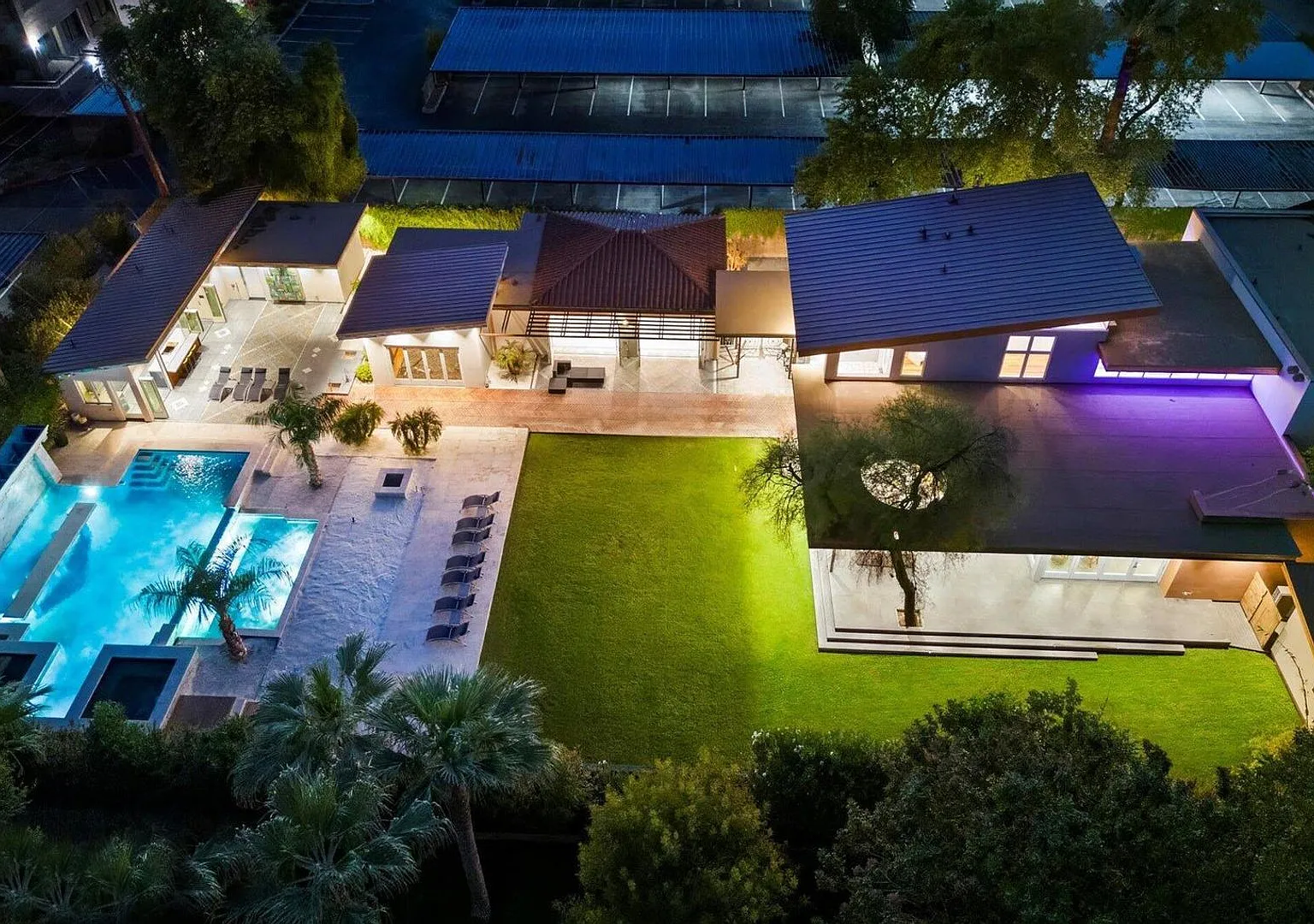 The Estate in Phoenix — Photo 2