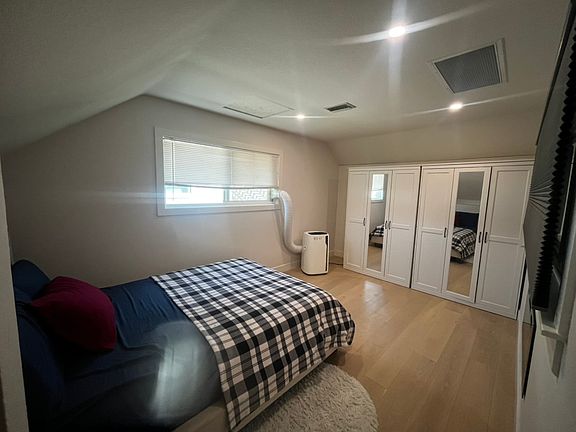 4th image of 2121 W Chanticleer Rd
