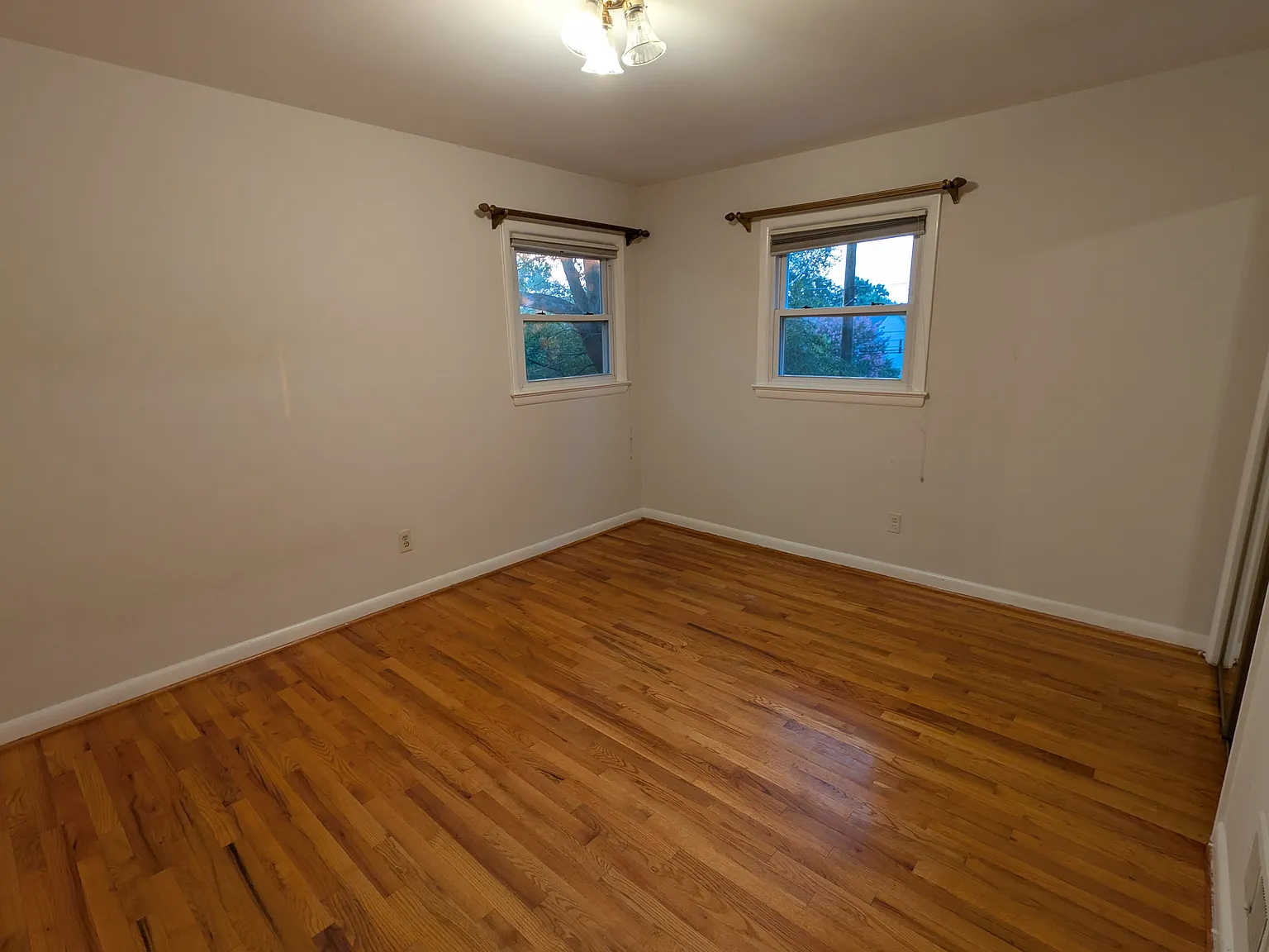 3 bed, 2.5 bath, 2184 sqft, $4,190 — Photo 2