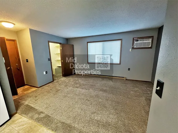 Hilltop Manor II, 605 S Main St APT 4, Mitchell, SD 57301