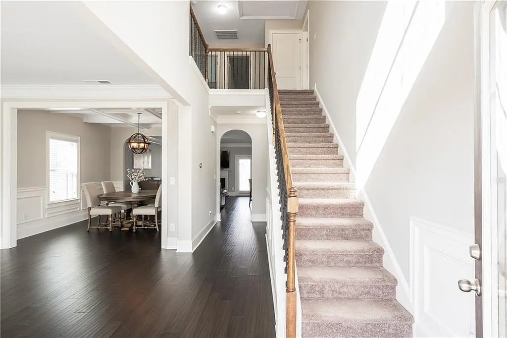 5 bed, 3.0 bath, 3284 sqft, $2,699 — Photo 3