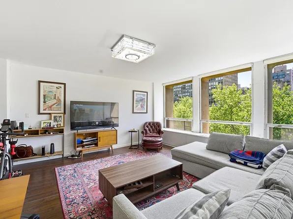 300 E 33rd St APT 6N, New York, NY 10016