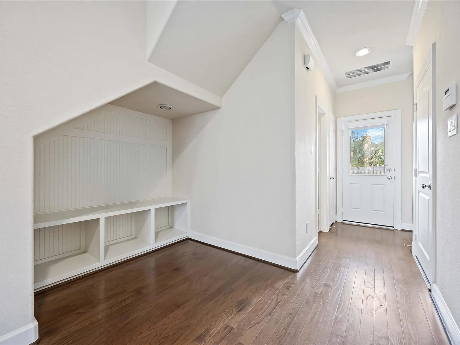 3 bed, 3.5 bath, 2445 sqft, $2,700 — Photo 3