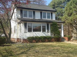 70 Woodside Rd, Riverside, IL 60546