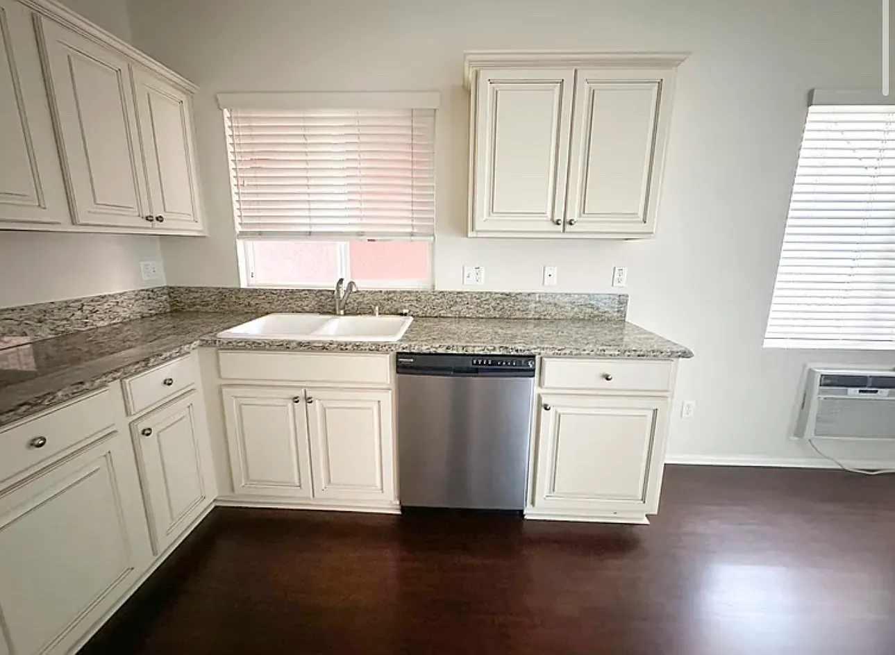 2 bed, 1100 sqft, $2,695 — Photo 2