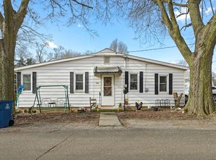 704 S Lee St, Monticello, IL 61856