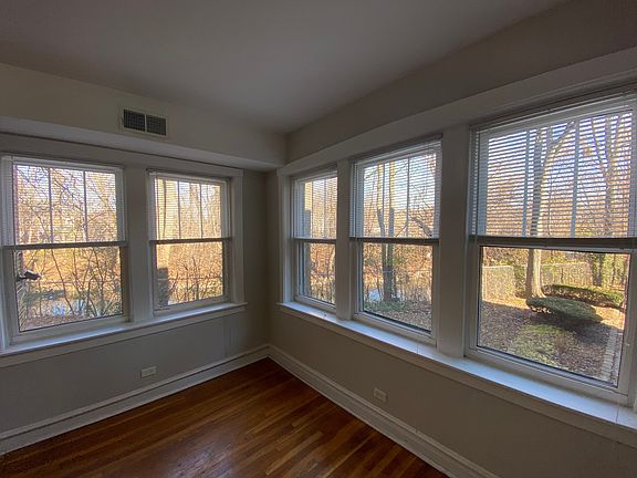 4th image of 4958 N Saint Louis Ave APT 3
