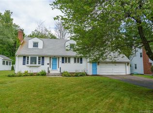 96 Iroquois Rd, West Hartford, CT 06117