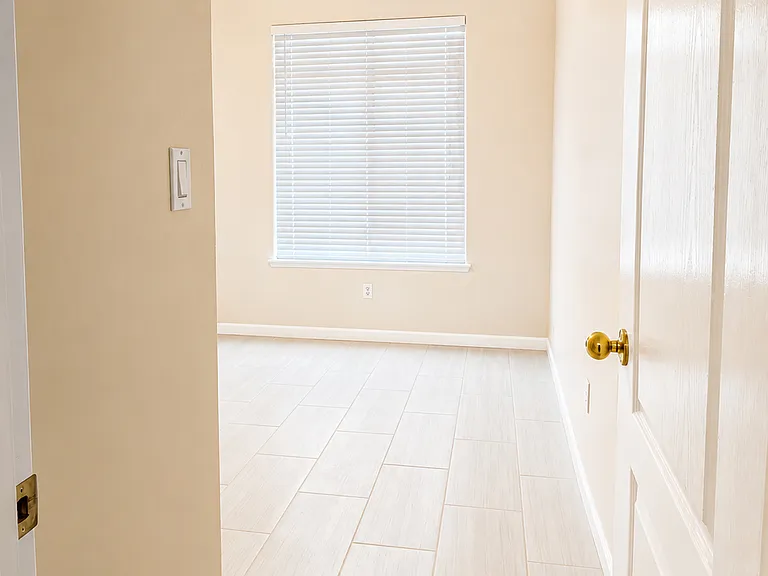 404 Windsor Park Dr — Photo 17