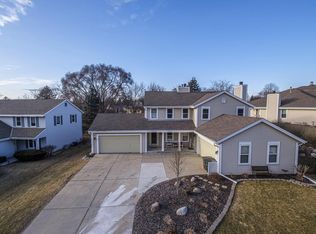 1230 River Park Cir E, Mukwonago, WI 53149