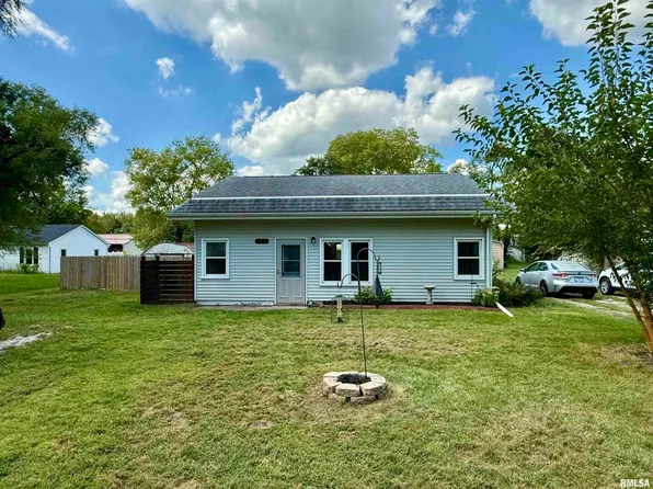 711 8th St, Colona, IL 61241