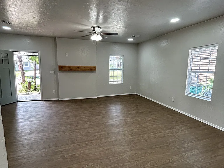 711 W Hill St #1 — Photo 4
