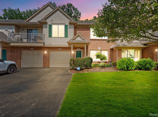 12105 Hidden View Ct, Utica, MI 48315