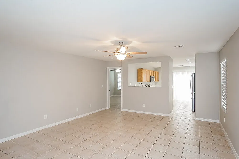 3 bed, 2.5 bath, 1831 sqft, $3,300 — Photo 4