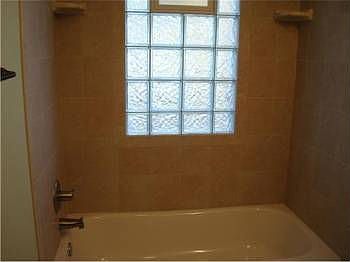 3rd image of 2114 Parkview Pl