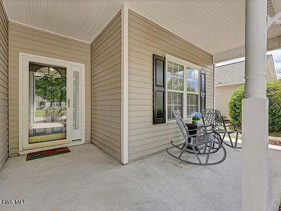 3rd image of 1006 Plum Leaf Court SE