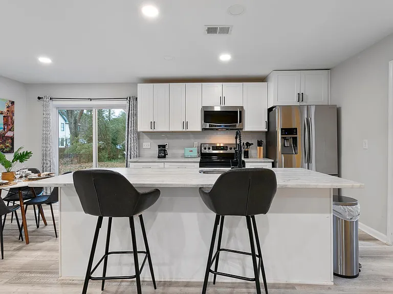 3032 Brook Dr — Photo 2