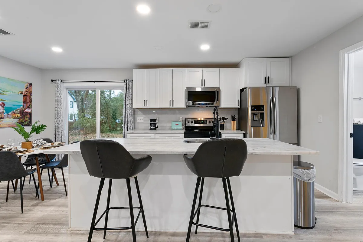 Building Photo - 3032 Brook Dr