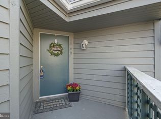 1512 Summerchase Ct APT B, Reston, VA 20194