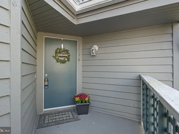 1512 Summerchase Ct APT B, Reston, VA 20194