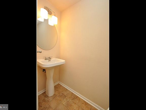 5th image of 903 Dante Ct