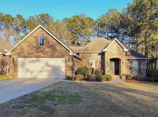 28 E Cadbury Ln, Hattiesburg, MS 39402