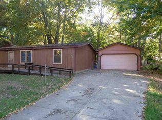 207 Weaver Dr, Houghton Lake, MI 48629