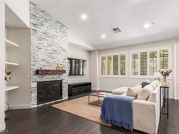 5th image of 237 White Willow Ave