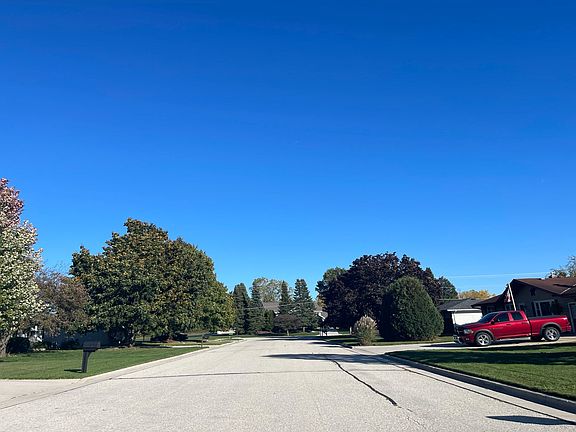 3rd image of 431 Harvey Dr
