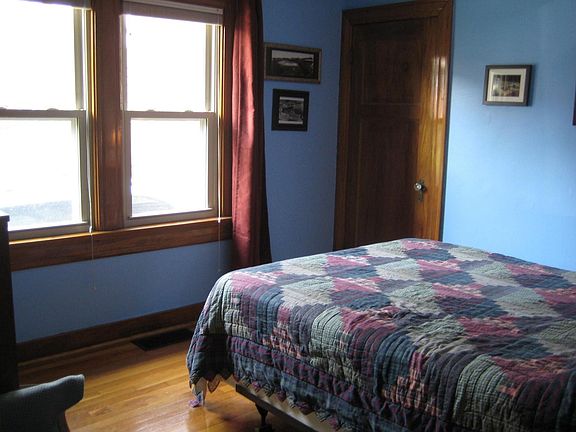 4th image of 2818 Kenmore Ave