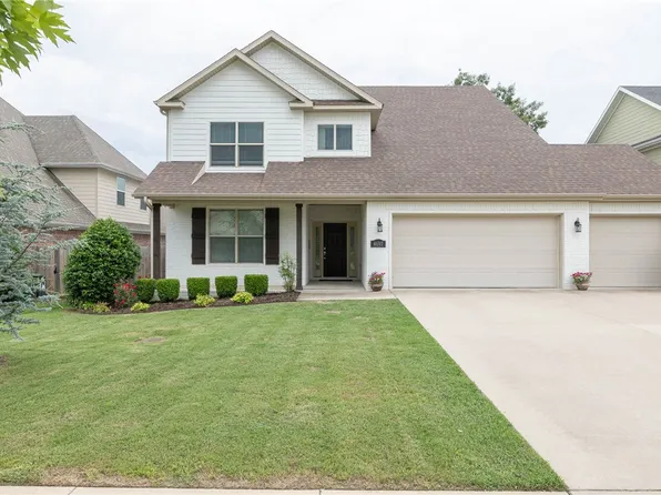 4697 W Marble Ridge Dr, Fayetteville, AR 72704