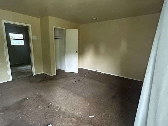 5th image of 119 Saint Robert Dr