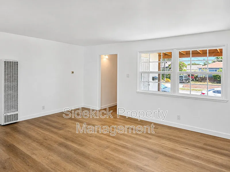 2 bed, 1.0 bath, 915 sqft, $2,900 — Photo 4