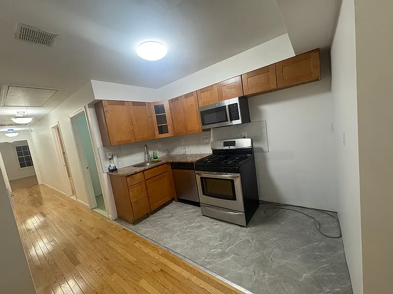 218 Danforth Ave #2 — Photo 10