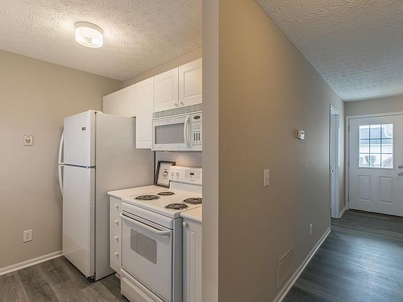 5th image of 4726 Parrau Dr